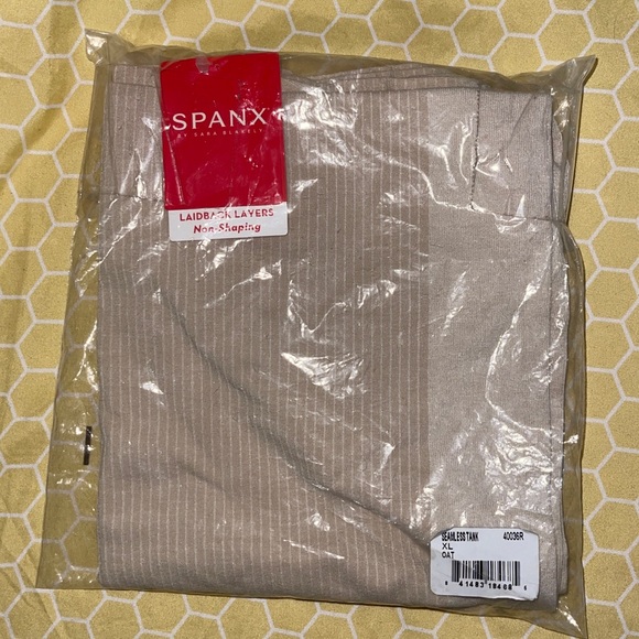 SPANX Laidback Layers Seamless Tank - Picture 3 of 5